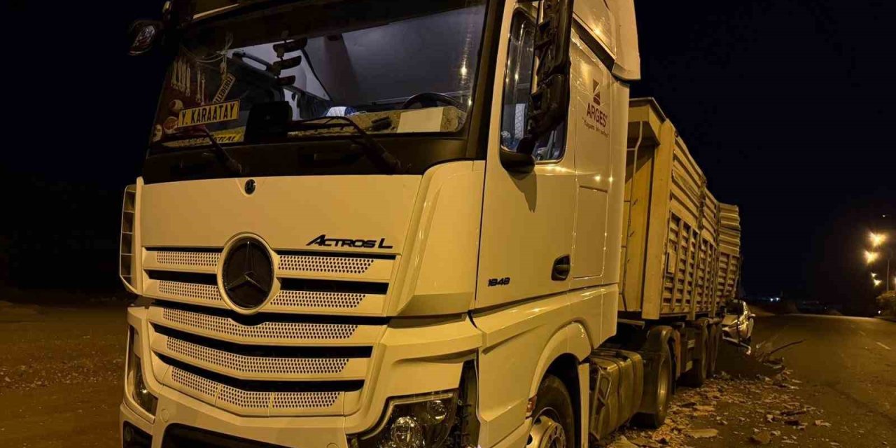 Batman’da tır ile otomobil çarpıştı: 2 kişi yaralandı