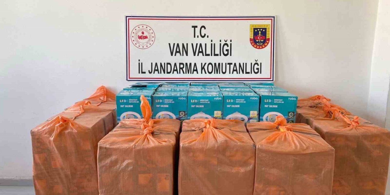 Başkale'de gümrük kaçağı malzeme ele geçirildi