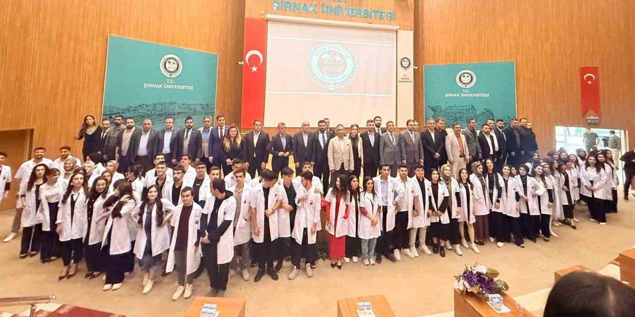 Sağlık öğrencileri beyaz önlüklerini giydi