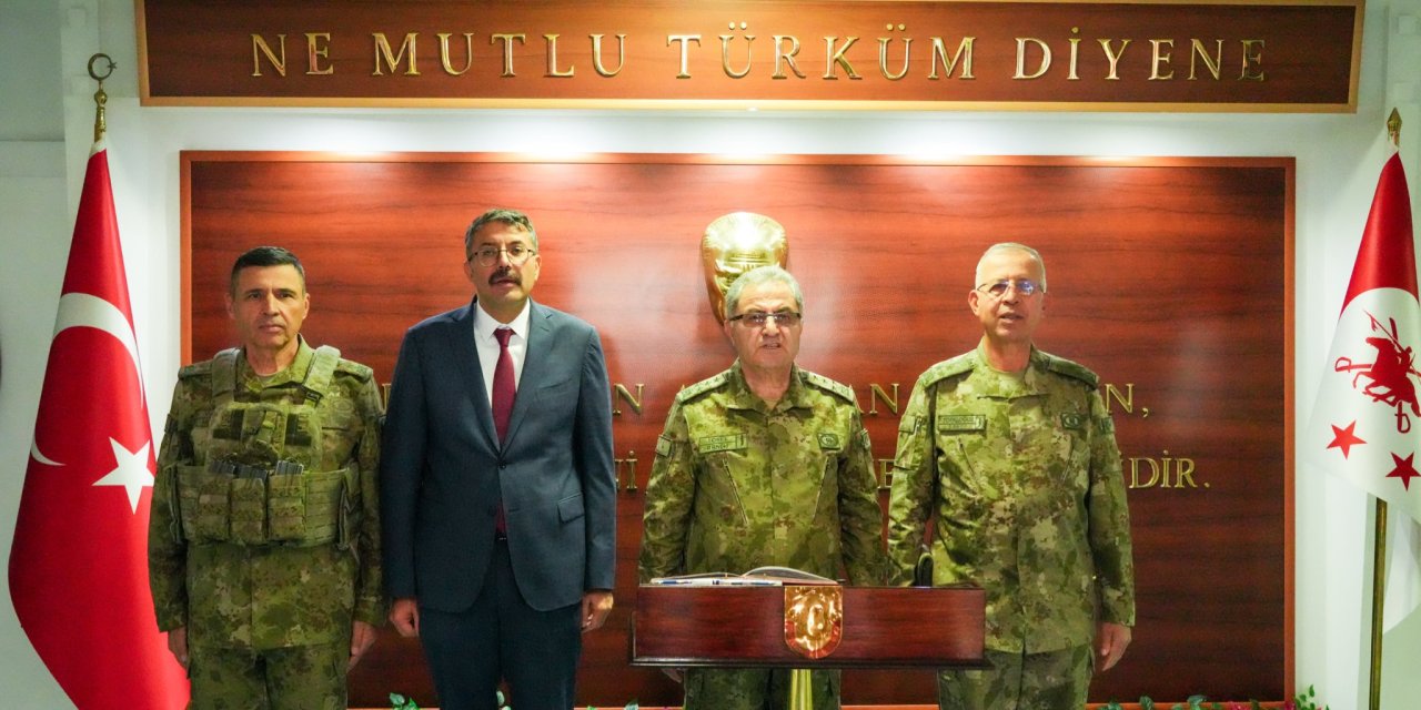 Kara Kuvvetleri Komutanı Orgeneral Tokel Hakkâri’de temaslarda bulundu