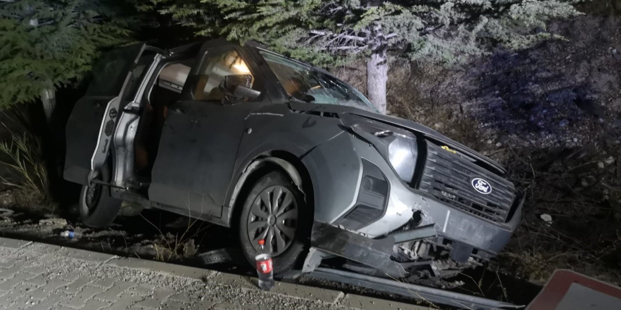 Malatya’da hafif ticari araç refüje çarptı: 1 kişi yaralandı