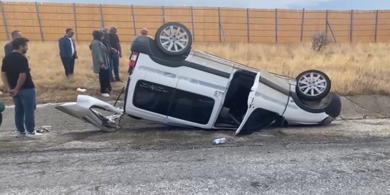 Erzincan-Gümüşhane kara yolunda takla atan araçtaki 4 kişi yaralandı