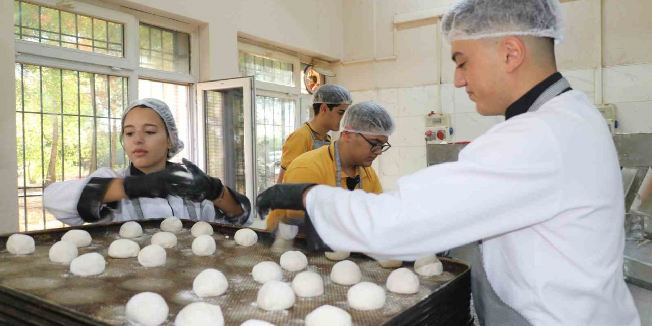 Diyarbakır’daki meslek liseleri fabrika gibi çalışıyor