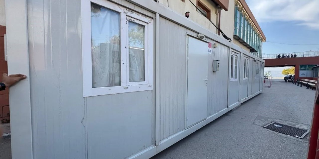 AFAD, Şırnak Devlet Hastanesine 10 yaşam konteyneri desteğinde bulundu