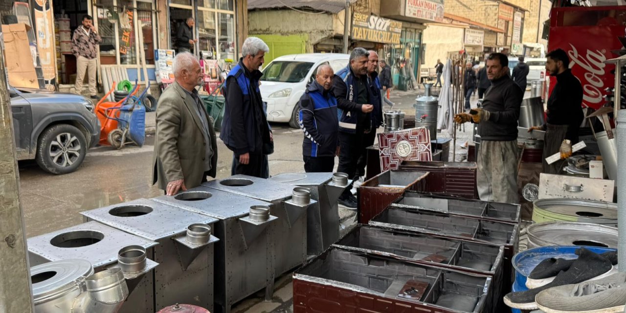 Yüksekova’da kaldırımlarda düzenleme