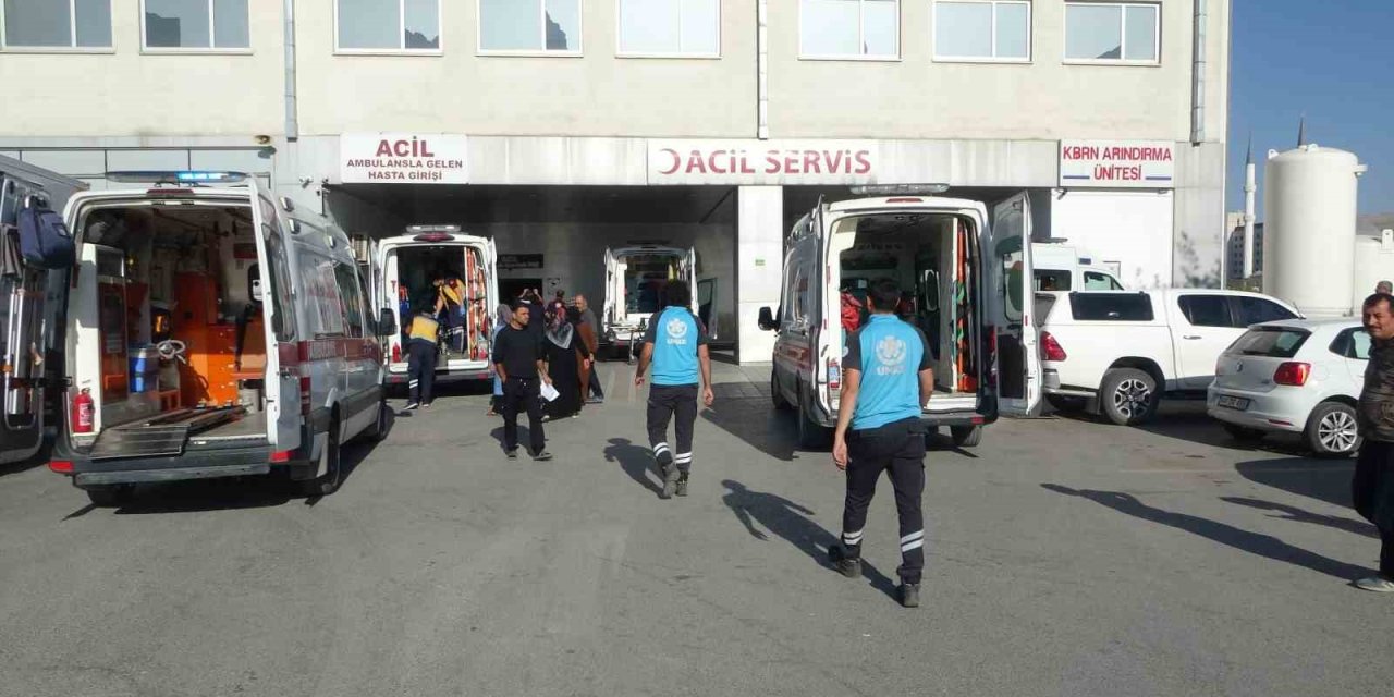 Malatya’da otomobil ile kamyonet çarpıştı: 6 kişi yaralandı