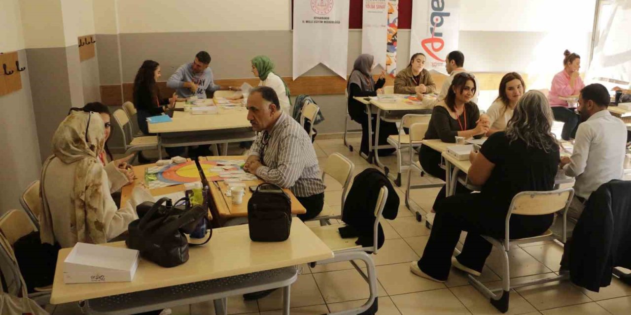 Diyarbakır’da "Şiddetsiz İletişim Yoluyla Yolda Sanat" eğitimi sürüyor