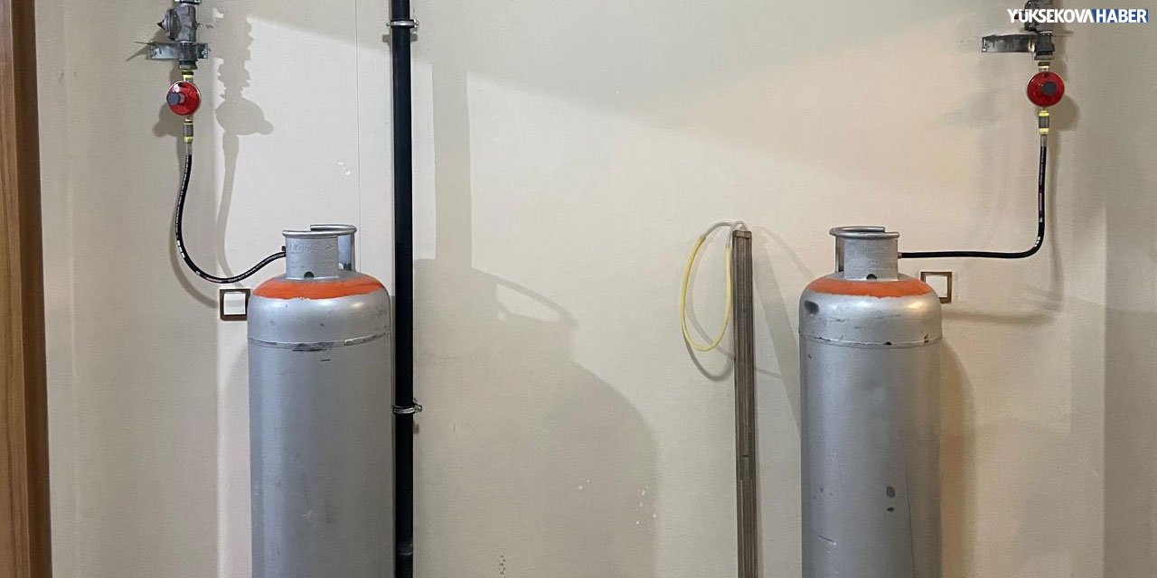 Pizok TOKİ sakinleri doğalgaz beklerken sanayi tüpüne geçti