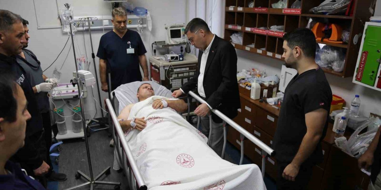 Urfa'da nöbet tutan polise bıçaklı saldırı