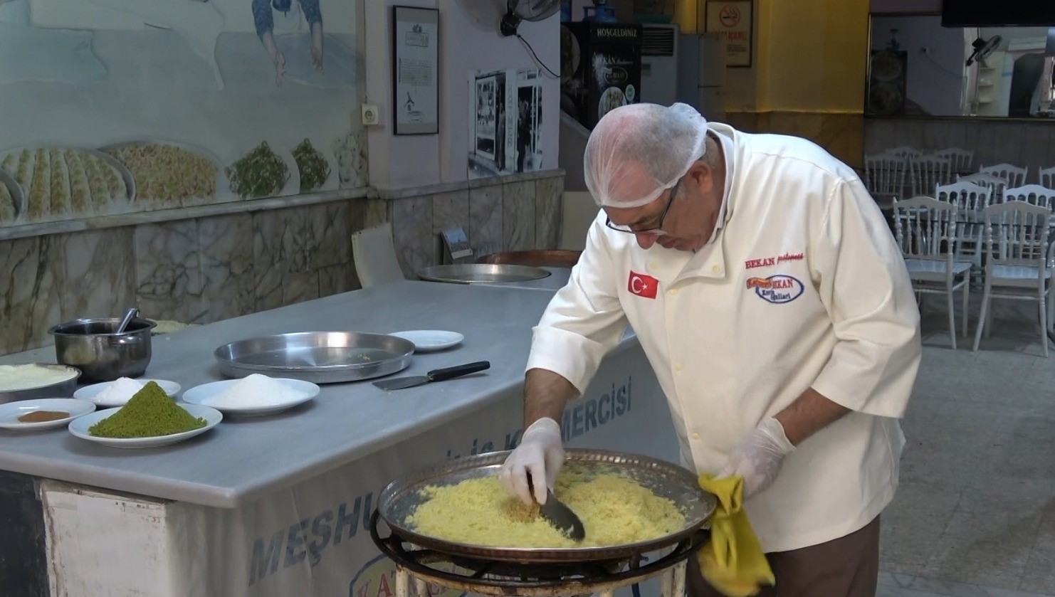 Kilis’in tescilli tatlısı Cennet Çamuru ilgi görüyor