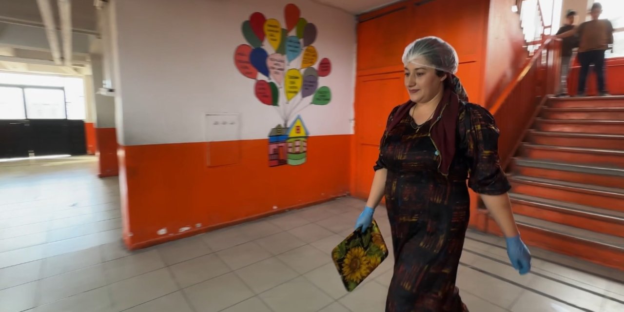 5 yıldır tek başına 800 öğrenciye bakıyor