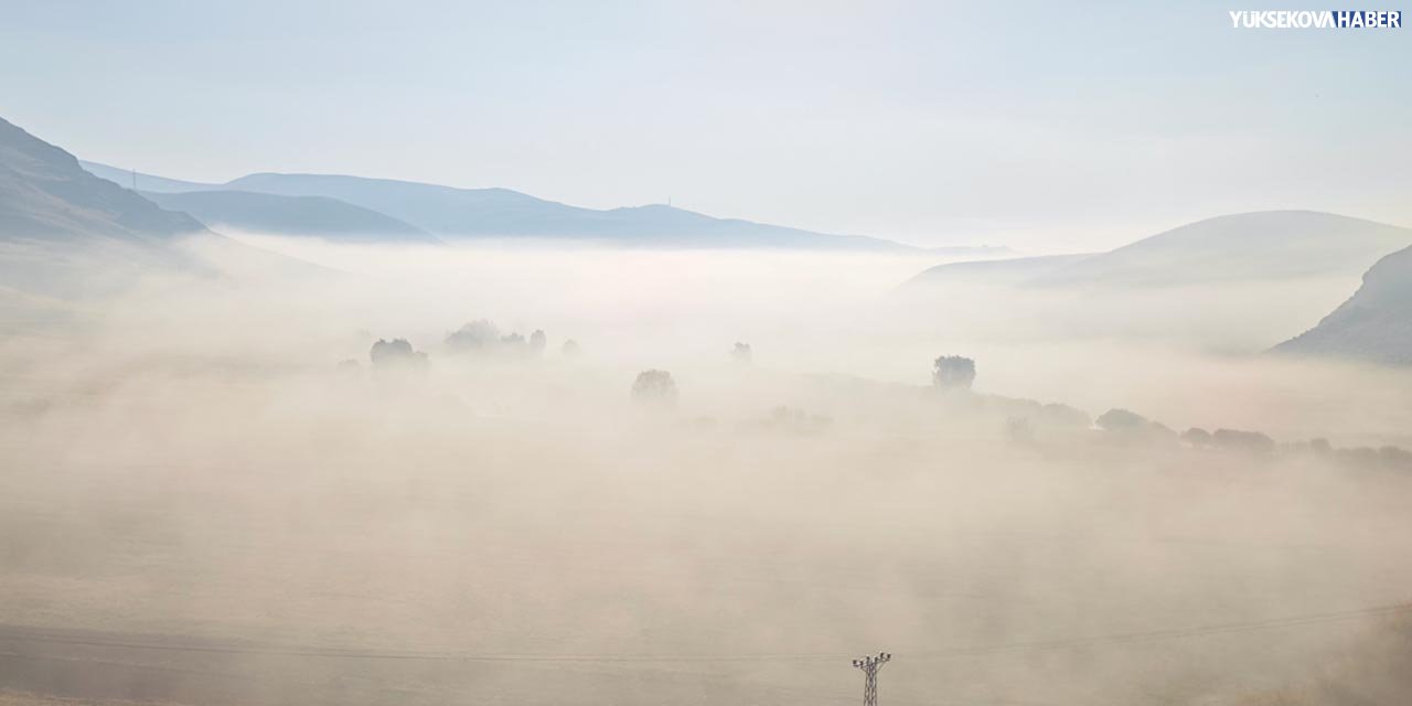Yüksekova sabaha sis perdesiyle uyandı
