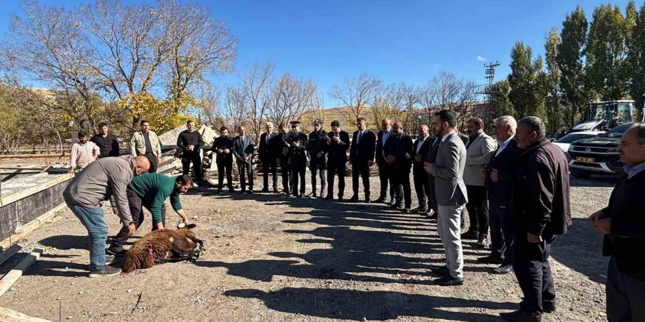 Tutak’ta hayvan pazarının temeli atıldı