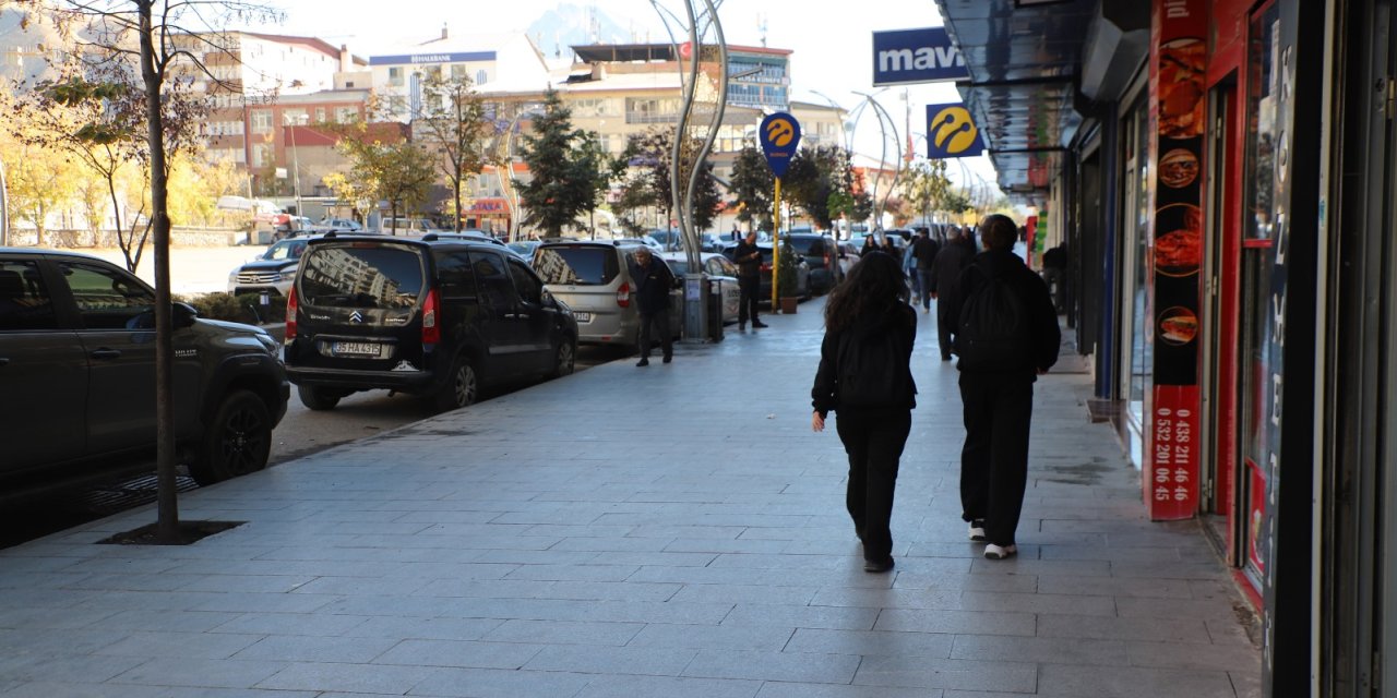 Hakkari Belediyesi kaldırım işgali ile ilgili denetimleri sıklaştırdı