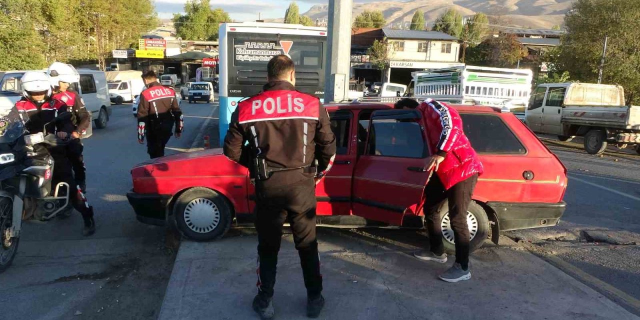 "Dur" ihtarına uymayan araçta uyuşturucu ele geçirildi