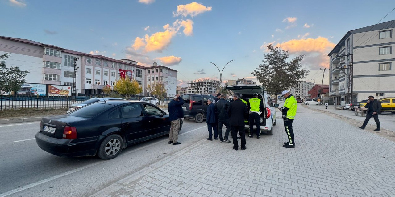 Yüksekova’da kırmızı ışık ihlali yapan sürücülere ceza yağdı