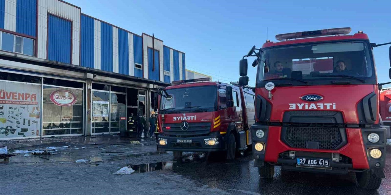 Gaziantep’te hırdavat malzemeleri satan iş yerinde yangın çıktı