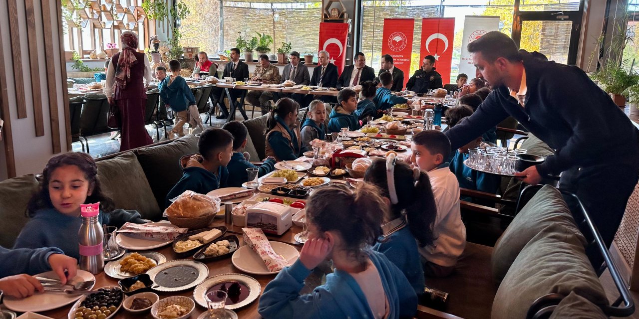 Yüksekova’da öğrencilere 'doğal kahvaltı' etkinliği