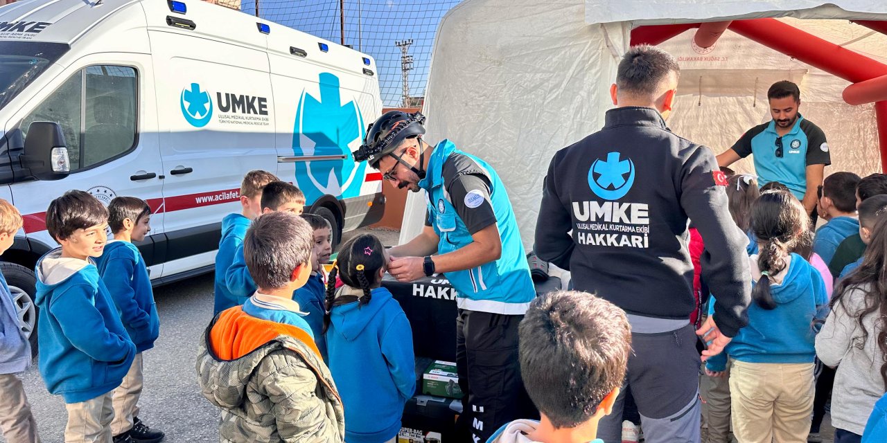 Yüksekova’da öğrencilere sağlık hizmetleri tanıtıldı