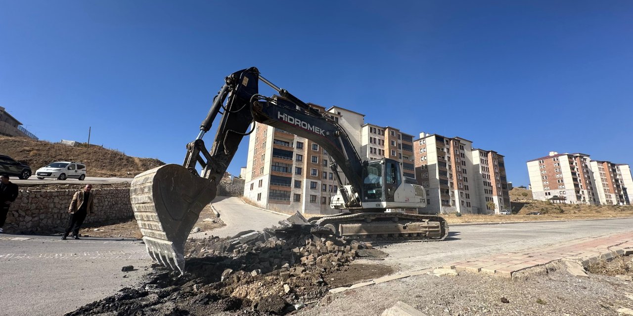 Pizok TOKİ'de yol çalışması