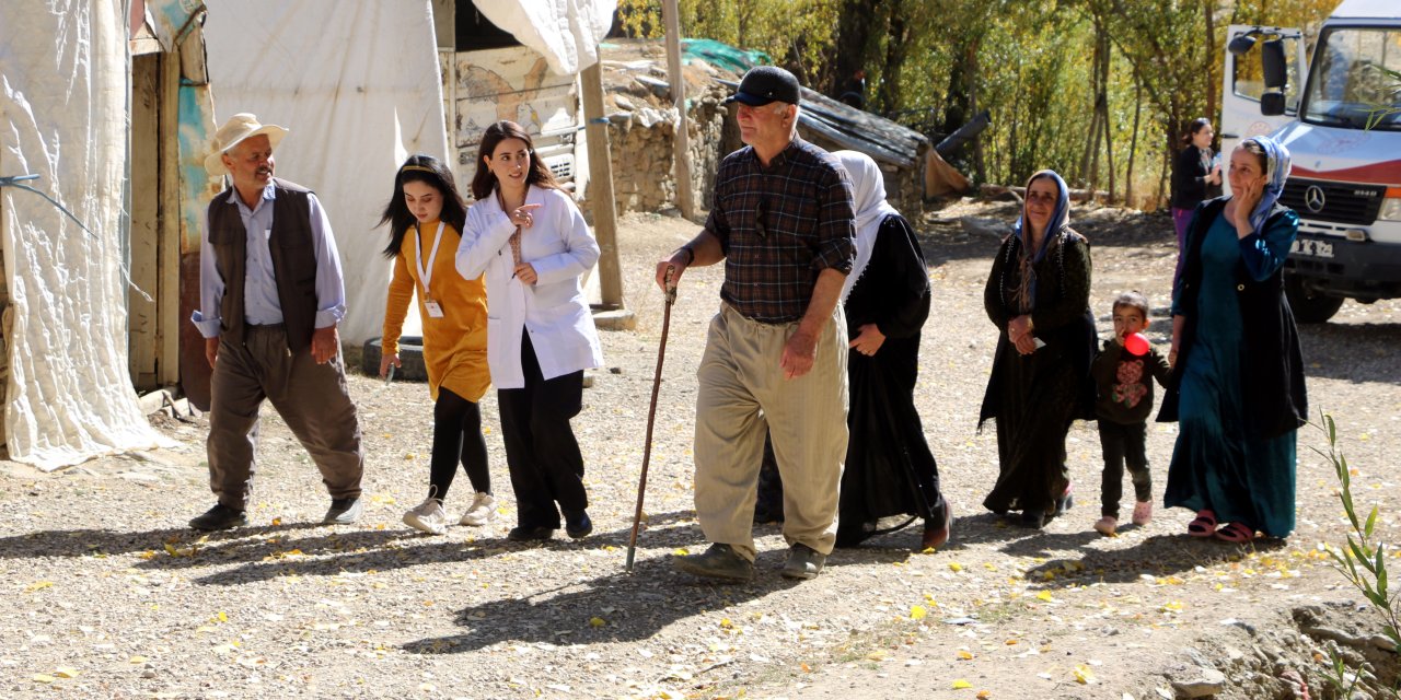 Yüksekova'da sağlık ekipleri, sınırda kanser taraması yaptı