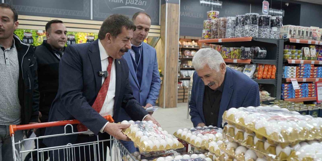 Ak Parti Milletvekili Abdurrahim Fırat, Halk Pazarı marketinde alışveriş yaptı