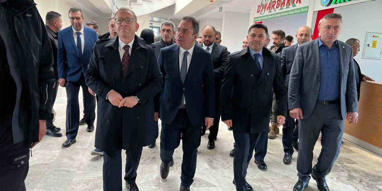 Kars’ta modern otogar açıldı