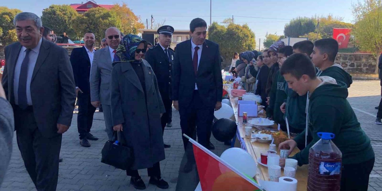 Iğdır’da Gazze’ye destek için "Bir Okul, Bir Umut" temasıyla yardım kampanyası yapıldı
