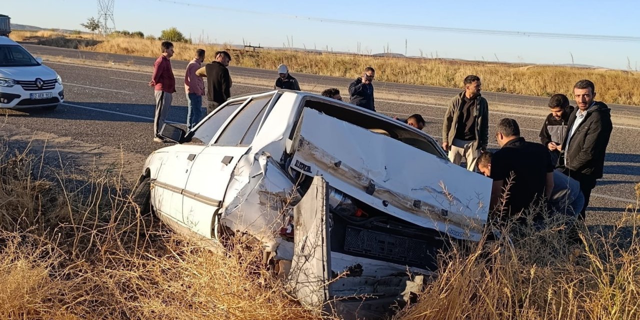 Adıyaman'da otomobil şarampole girdi: 2 yaralı