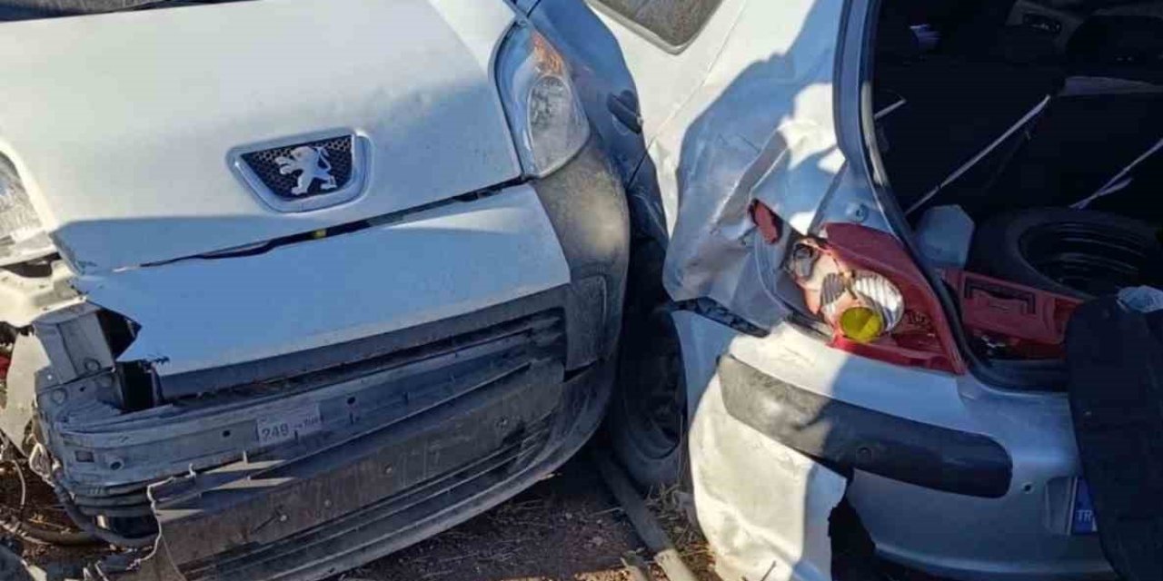 Kurtalan’da iki otomobil çarpıştı: 1 yaralı