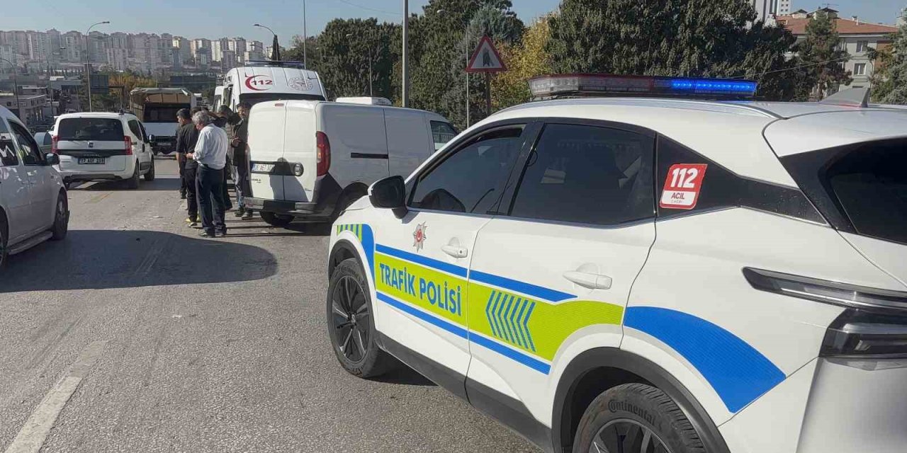 Gaziantep’te 5 aracın karıştığı zincirleme kazada 1 yaralı