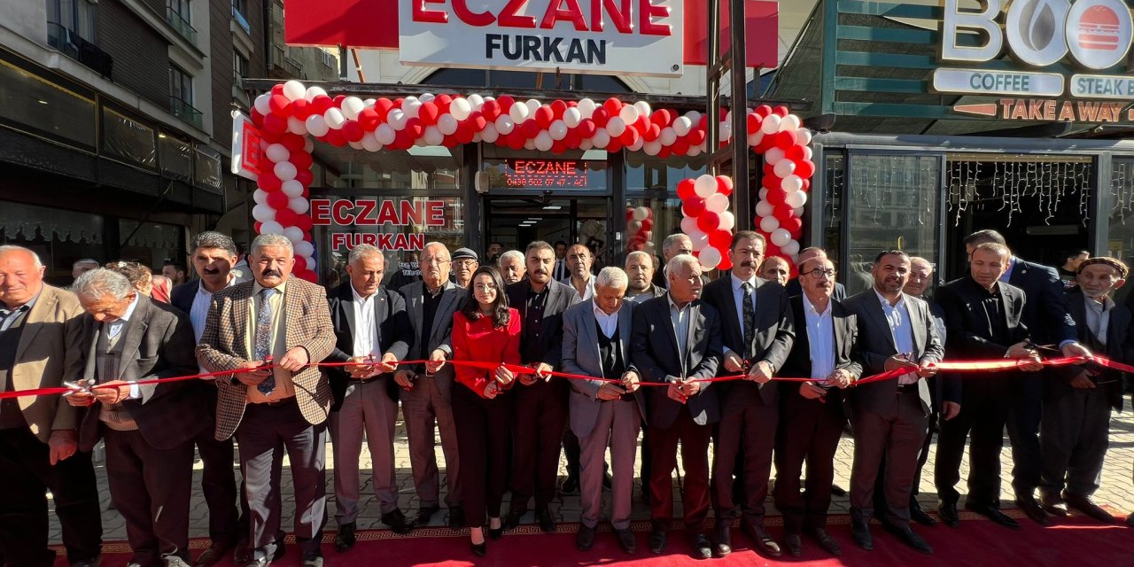 Yüksekova’da Furkan Eczanesi hizmete açıldı