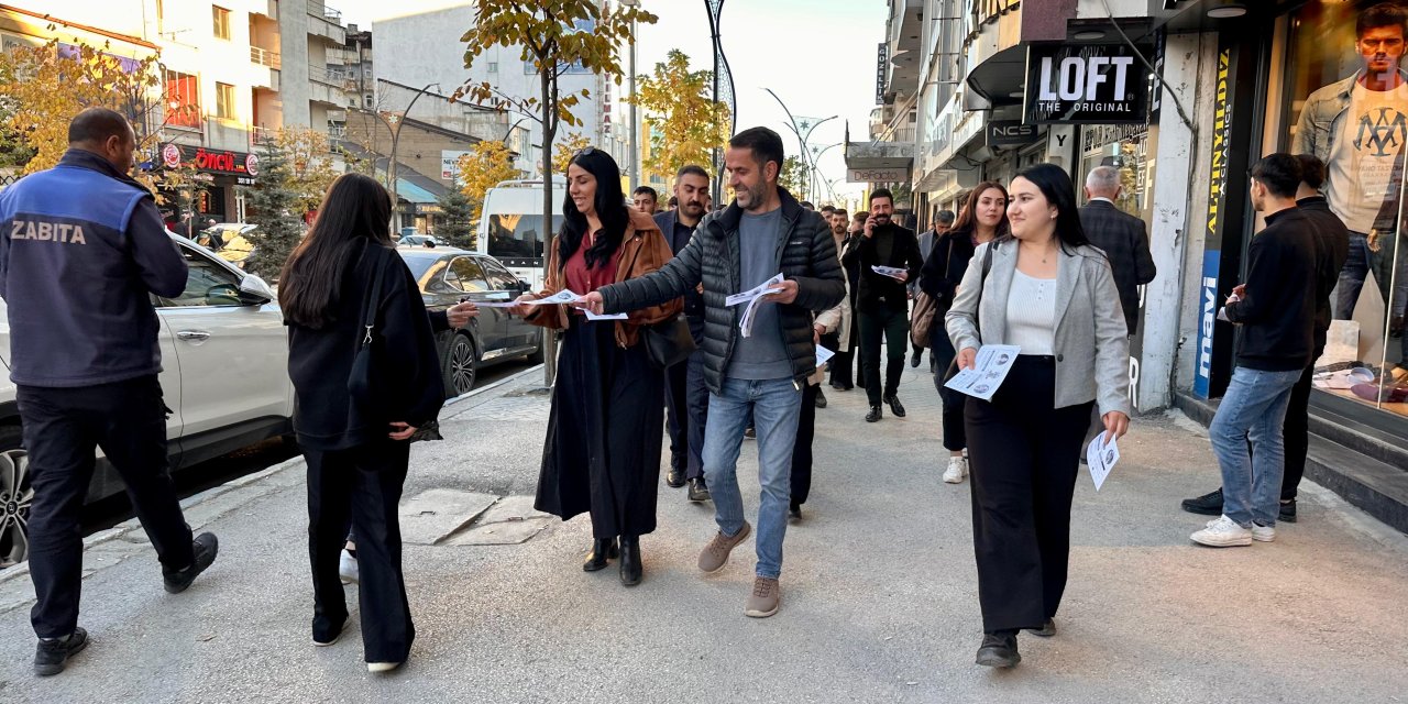 Yüksekova’da Xêro Abbas konseri için bildiri dağıtıldı