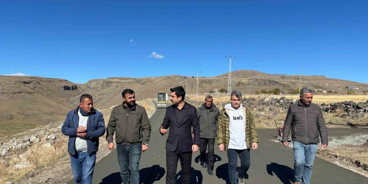 Kars Susuz’da köy yolları beton oluyor