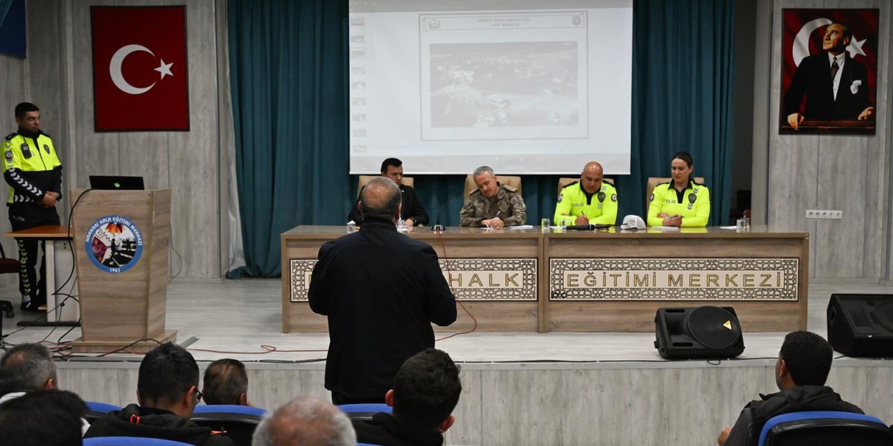 Hakkari’de şoför esnafına trafik güvenliği eğitimi verildi