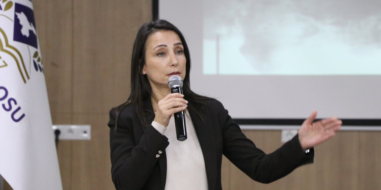 Hatimoğulları: Kürt sorununu Türkiye çözerse bölgeye barışı taşır