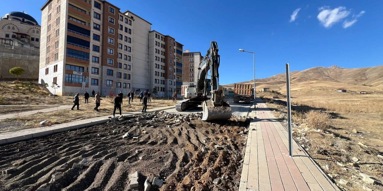 Esentepe Mahallesi’nde TOKİ yolları asfaltlanıyor