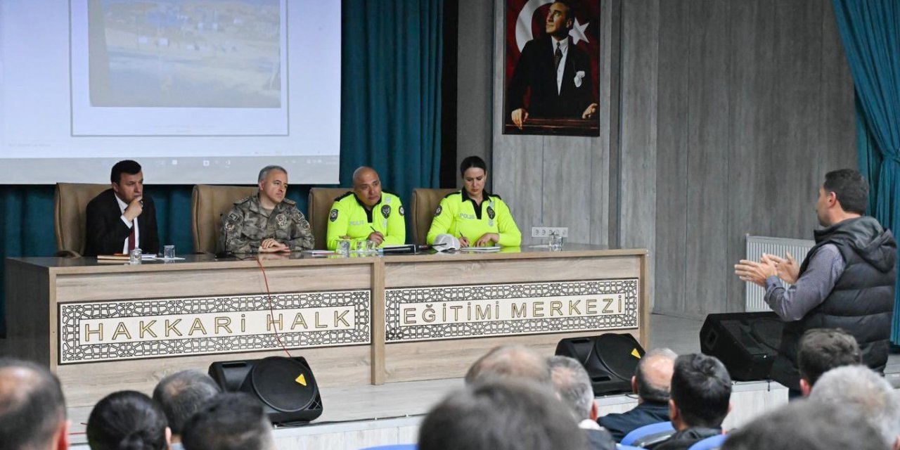 Hakkari Emniyet Müdürü Ayata, şoför esnafıyla bir araya geldi