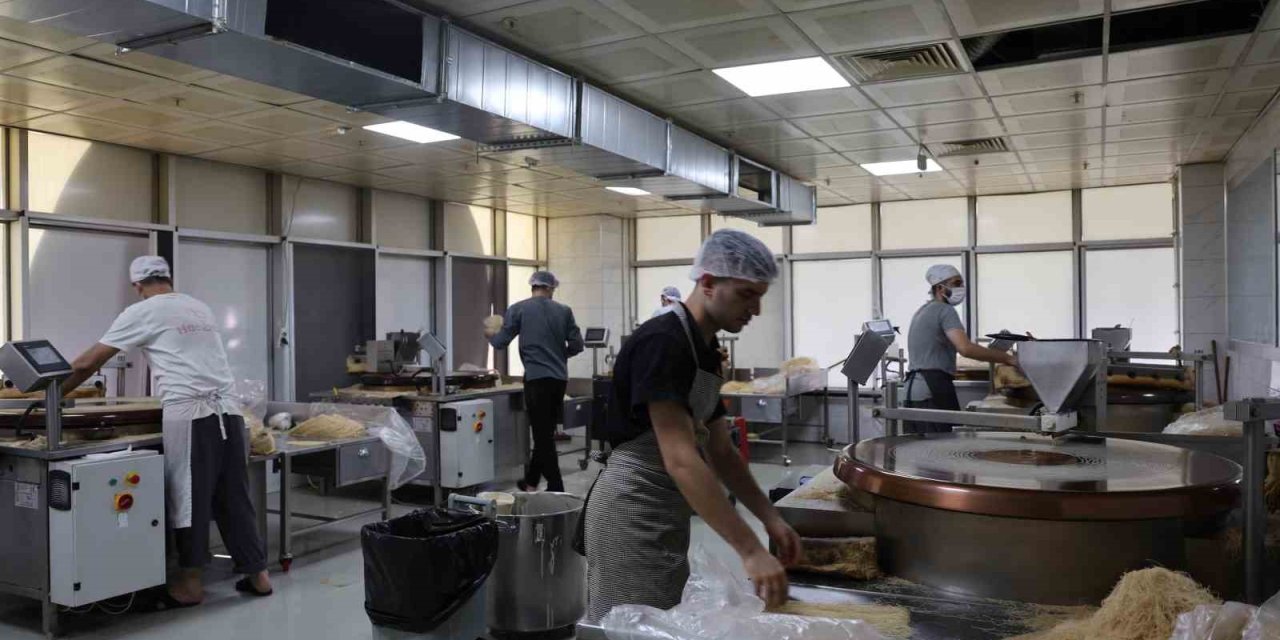 Diyarbakır’ın köklü tatlı firması 41’nci yıla özel fiyatlarda indirime gitti