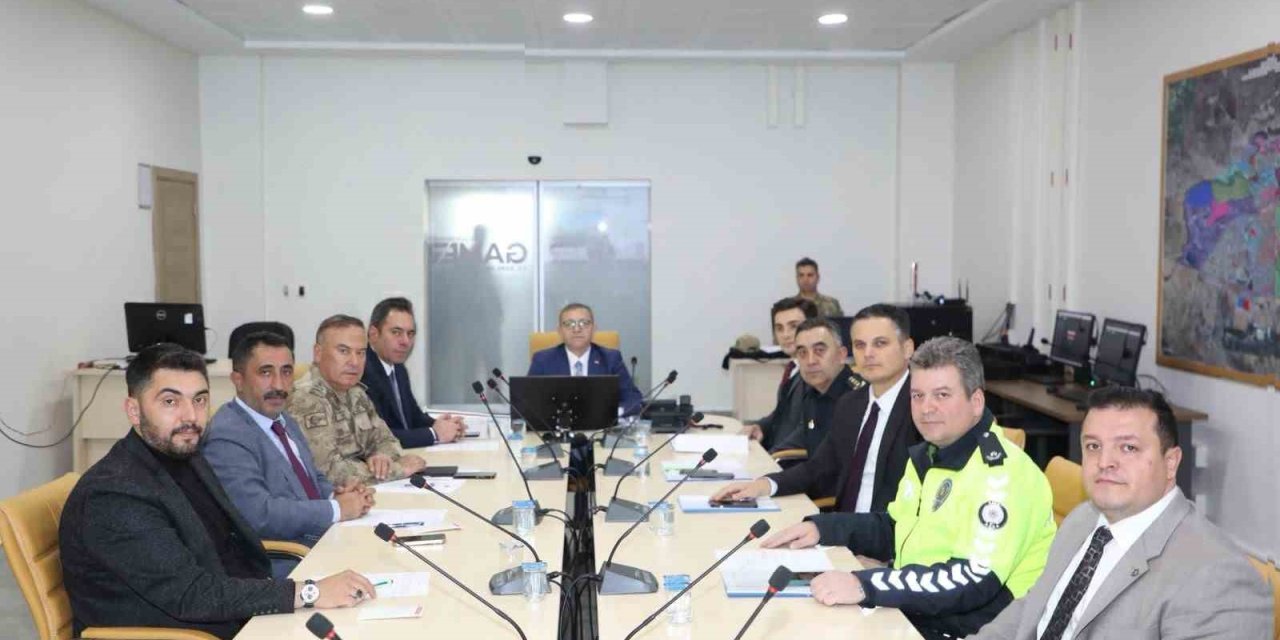 Kars’ta Karayolları Trafik Levhalarının Sadeleştirilmesi Komisyonu Toplantısı düzenlendi