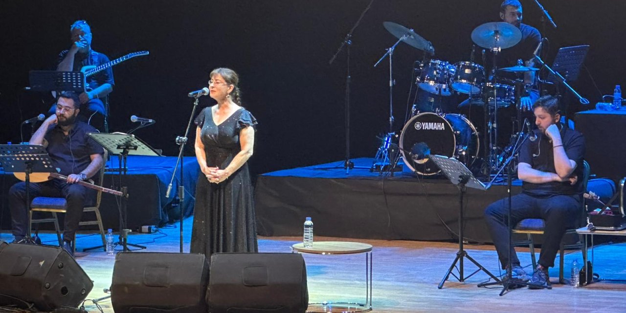 İlkay Akkaya Diyarbakır’da sahne aldı