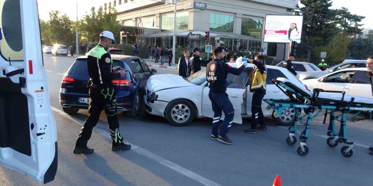 Malatya iki araç çarpıştı: 1 yaralı