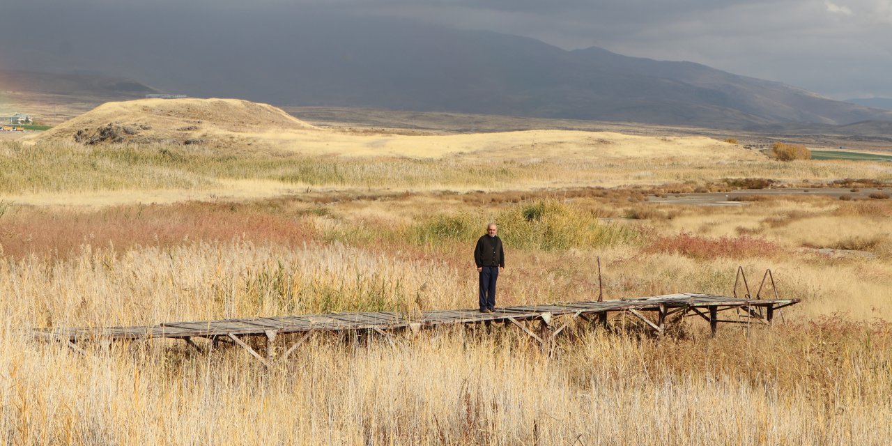 Van Gölü'ndeki çekilme fotoğraflandı