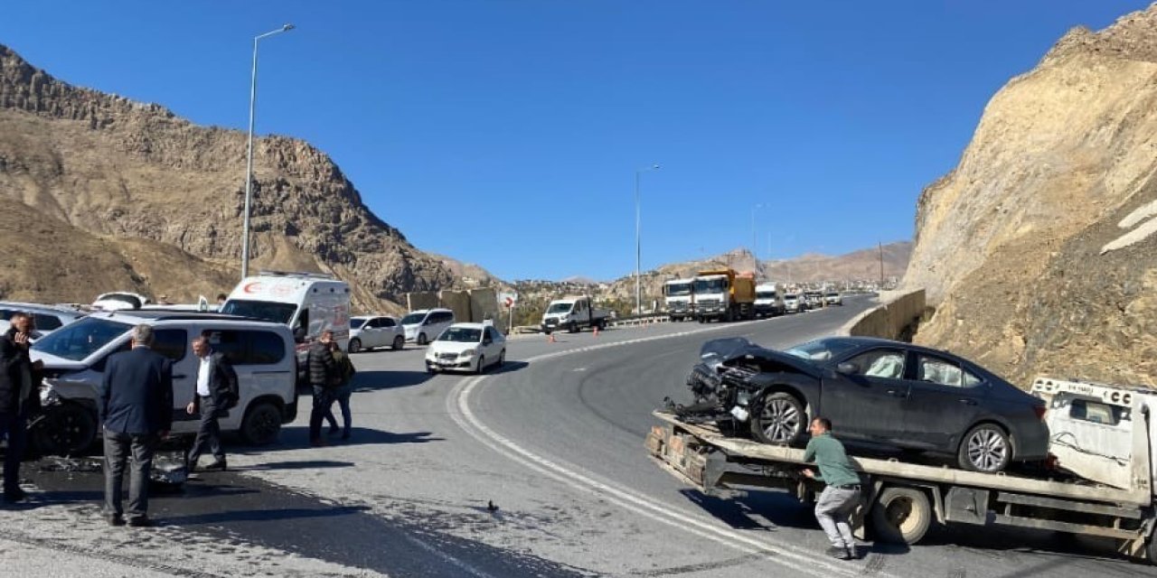 Hakkari girişinde trafik kazası: 3 kişi yaralandı
