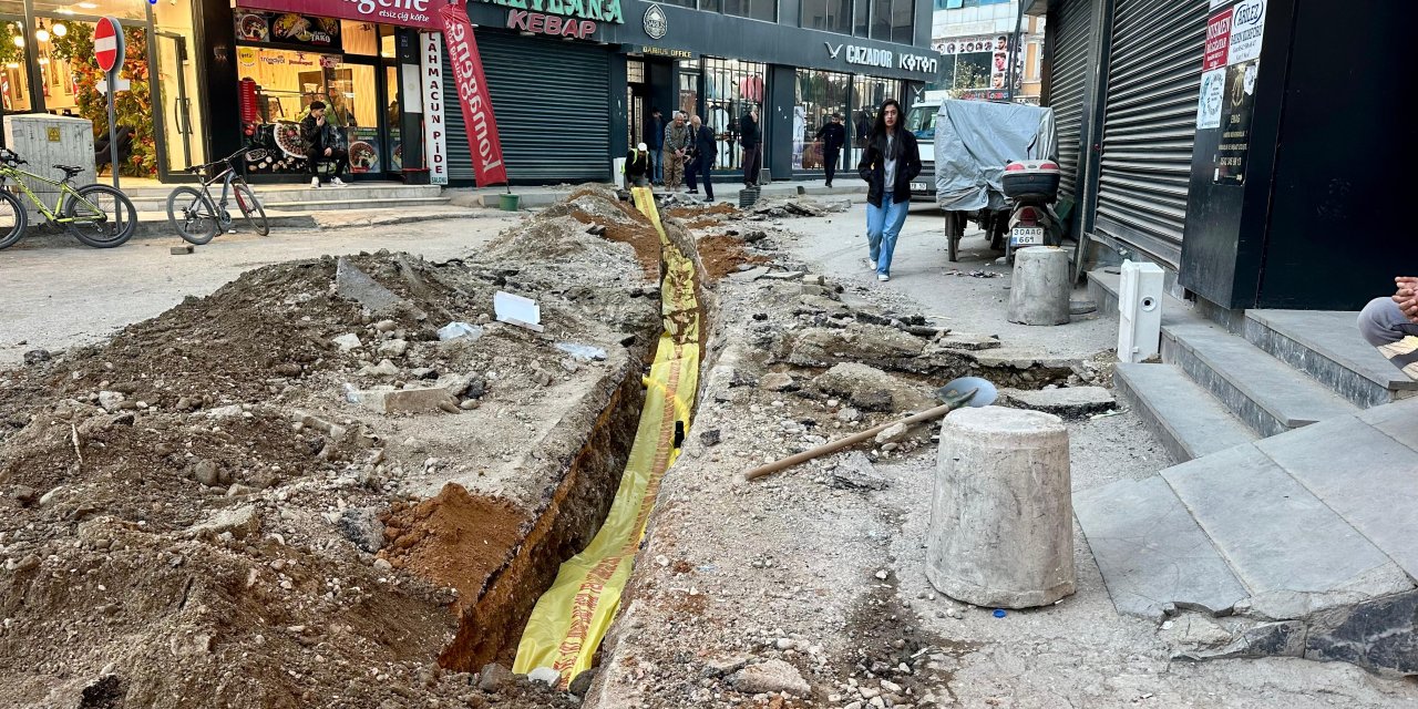 Yüksekova'da Anafartalar Caddesi’ne doğalgaz kutuları yerleştirildi