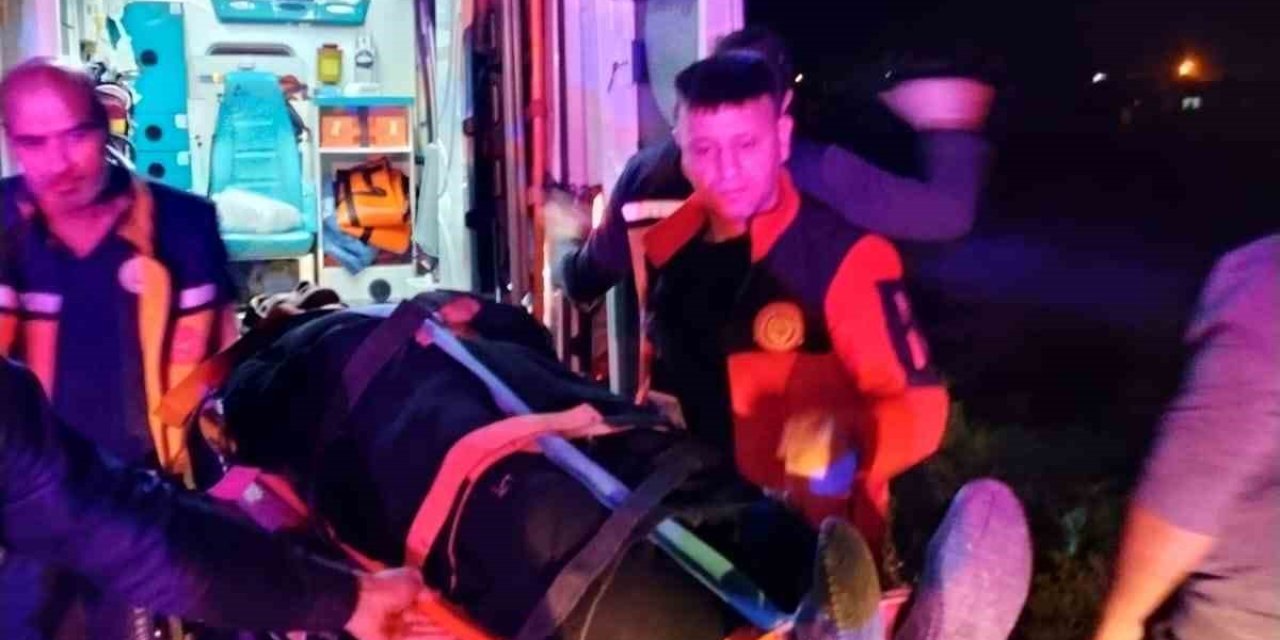 Kızıltepe'de devrilen otomobildeki 3 kişi yaralandı