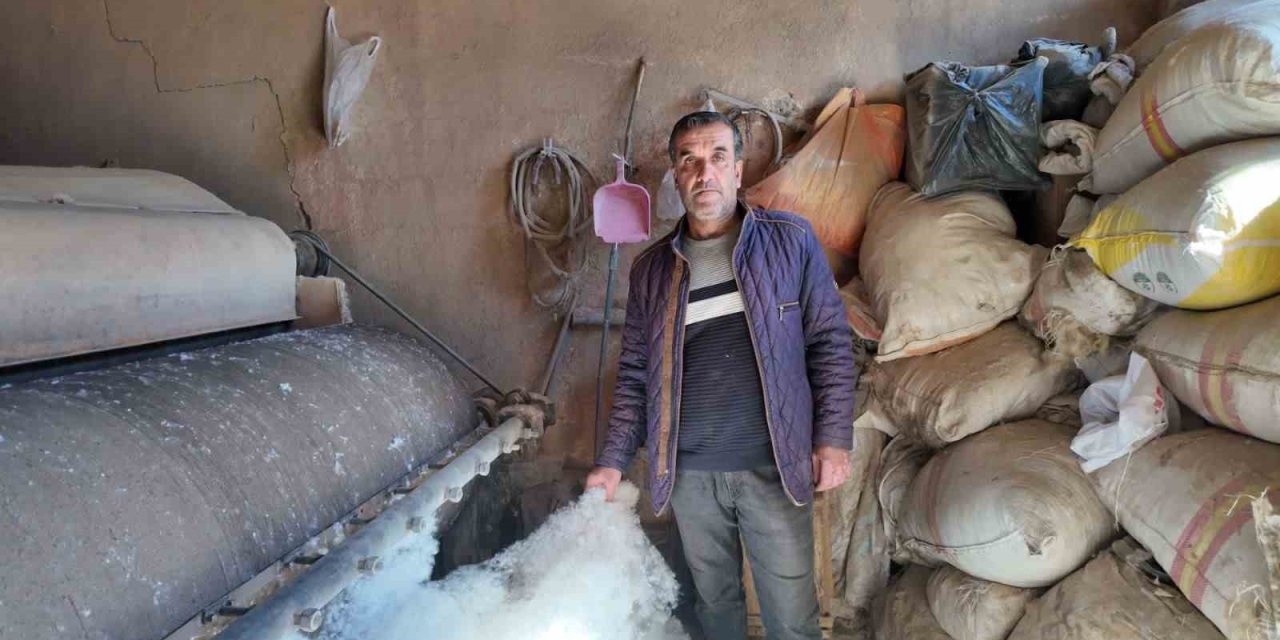 Tiftik atölyesini yün atölyesine çeviren usta, 30 yıldır yün açıyor