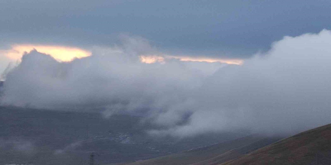 Ardahan'da yüksek kesimlere sis çöktü