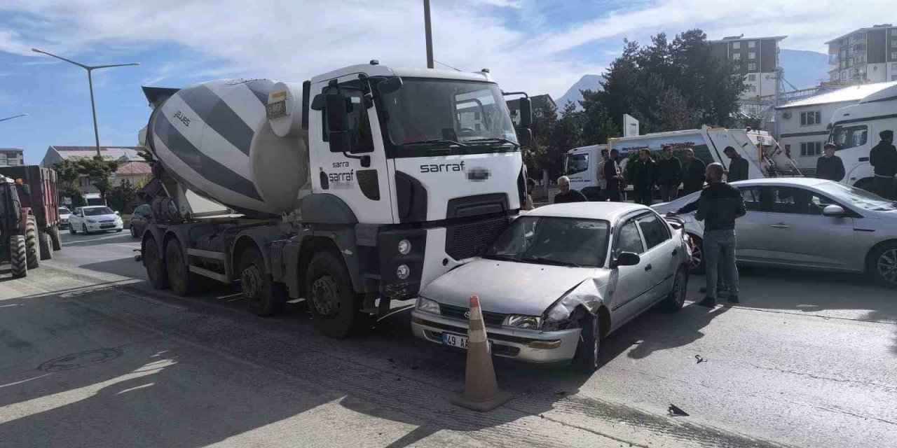 Muş’ta zincirleme trafik kazası: 1 yaralı