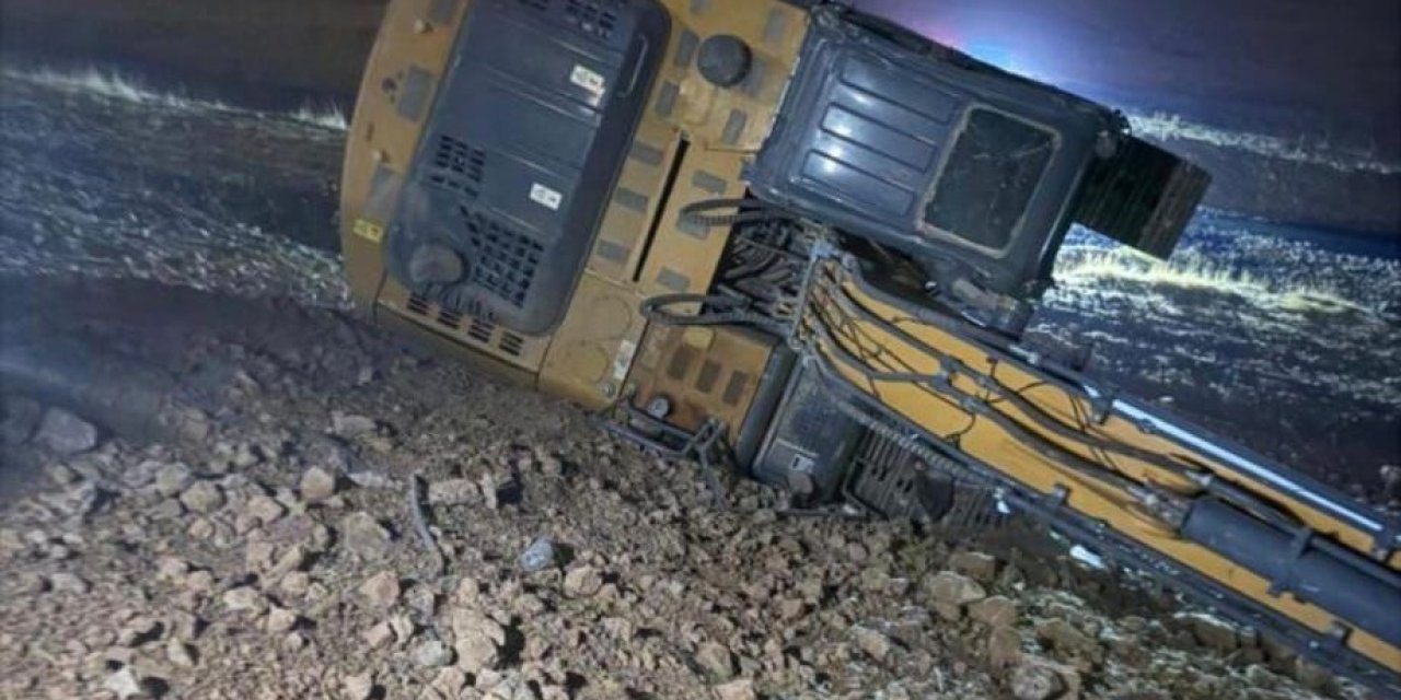 Kurtalan'da ekskavatör devrildi, operatör ağır yaralandı